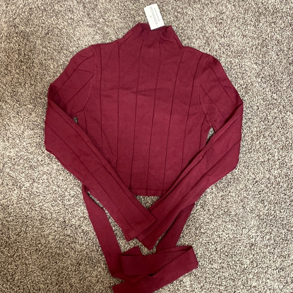 Windsor- New with tags crop top, knit material - Picture 2 of 4